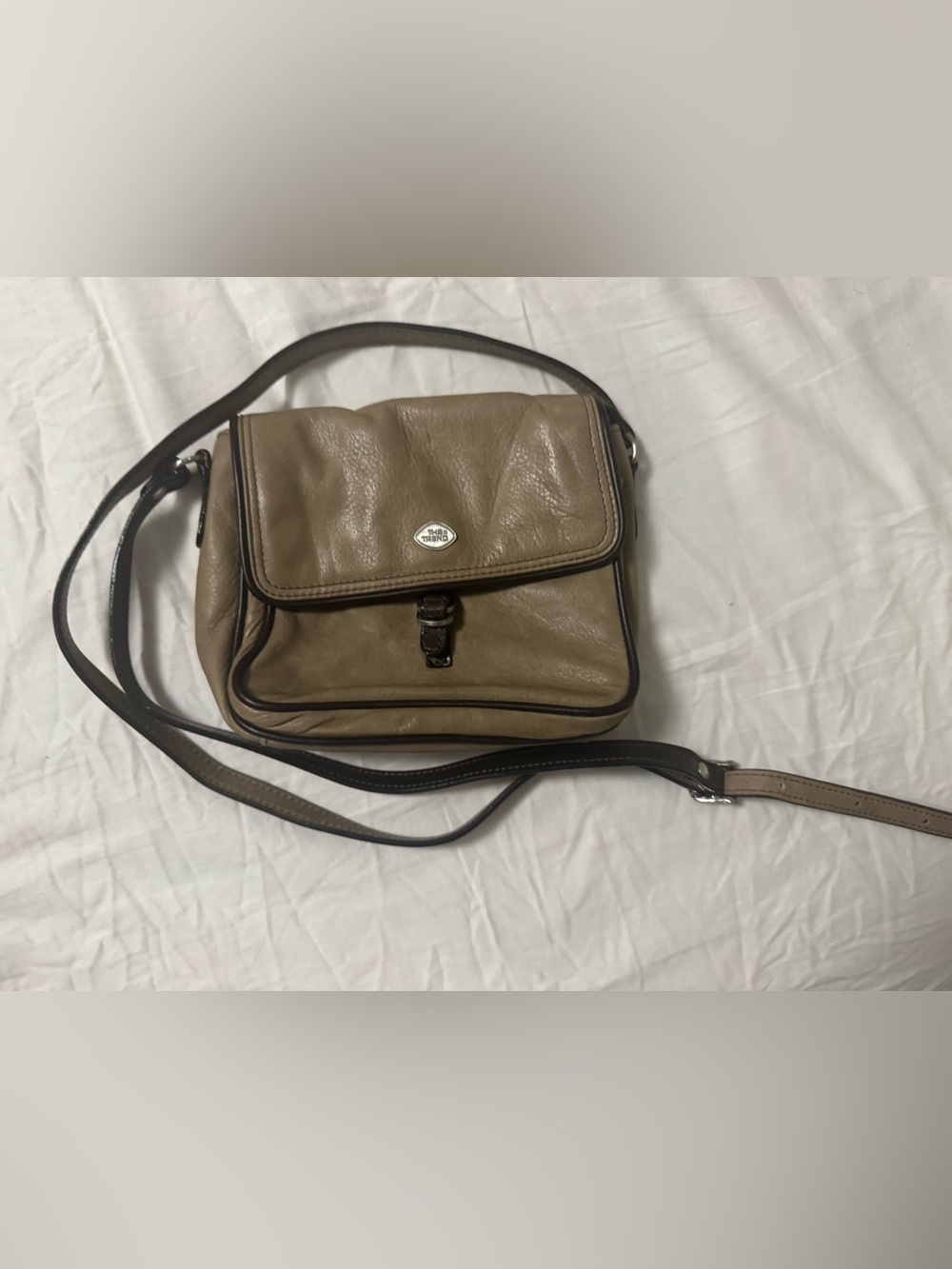 The trend Leather Crossbody Bag in Taupe
